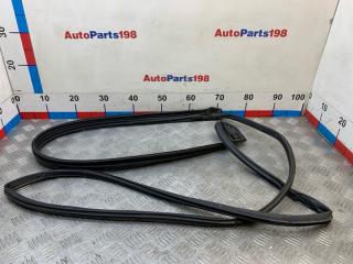 Запчасть уплотнитель двери передний правый Toyota Camry 2010