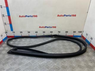 Запчасть уплотнитель двери передний правый Toyota Camry 2010