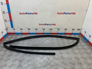 Запчасть уплотнитель стекла передний левый Toyota Camry 2008