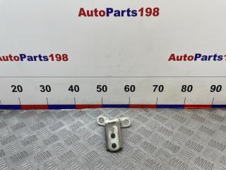 Запчасть петля двери верхняя передняя правая Pontiac Vibe 2002