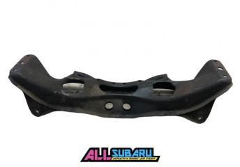 Балка передний Subaru Forester 2001