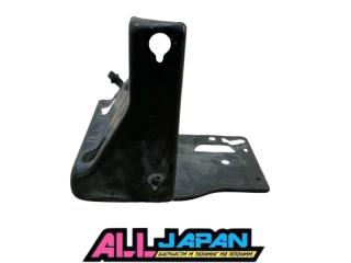 Запчасть кронштейн воздушного фильтра Chevrolet Tahoe 2001