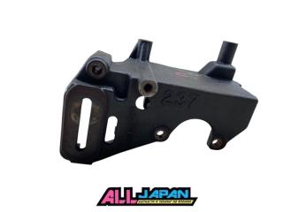 Запчасть кронштейн гура Mitsubishi Lancer 2004