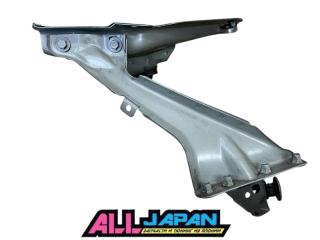 Запчасть кронштейн переднего крыла правый Audi A6 2013