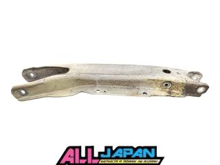 Запчасть рычаг подвески задний Mercedes-Benz A180 2013