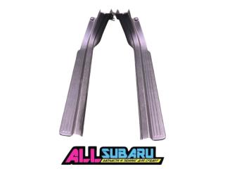 Накладка порога в салоне передняя Subaru Impreza WRX STI 2006 контрактная Накладка порога в салоне передняя Subaru Impreza WRX STI 2006