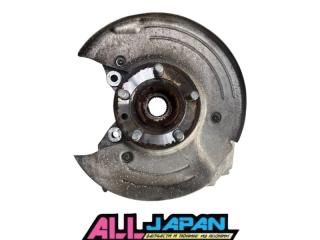 Запчасть кулак задний правый Land Rover Discovery Sport 2017