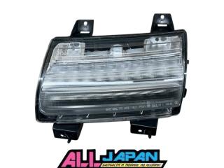 Запчасть поворотник в крыло передний левый JEEP Wrangler 2021