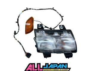 Запчасть поворотник в крыло передний правый JEEP Wrangler 2021