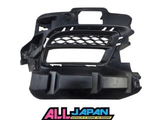 Запчасть решетка в бампер передняя правая Dodge Durango 2019