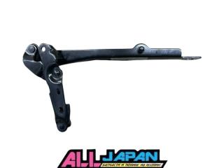 Запчасть петля капота левая Dodge Challenger 2020