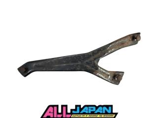 Запчасть кронштейн заднего бампера Dodge Ram 1500 2013