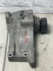 Запчасть кронштейн генератора VW Golf V 2008