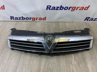 Решетка радиатора Opel Astra 2010
