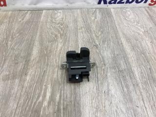 Замок багажника Volkswagen Touran 2010