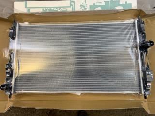 Фото запчасти радиатор охлаждения Chrysler/Dodge/Jeep Sebring/Caliber/Compass новая запчасть Запчасть радиатор охлаждения Chrysler/Dodge/Jeep Sebring/Caliber/Compass