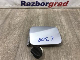 Фото запчасти лючок бензобака Subaru XV 2012 контрактная запчасть Запчасть лючок бензобака Subaru XV 2012