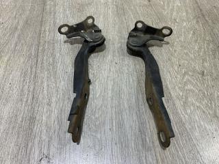 Фото запчасти петля капота Geely MK 2010 Б/У запчасть Запчасть петля капота Geely MK 2010