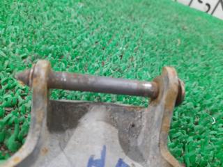 Петля двери нижняя передняя правая NISSAN Prairie HNM11 KA24E