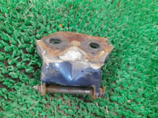 Петля двери нижняя передняя правая Prairie 1993 HNM11 KA24E