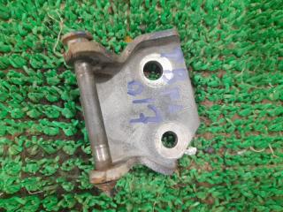 Петля двери верхняя передняя левая Prairie 1993 HNM11 KA24E