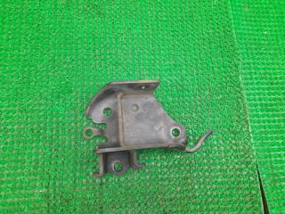 Крепление балки подвески заднее левое NISSAN CUBE 2005