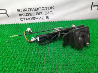 Замок багажника TOYOTA VOXY AZR60G 1AZ-FSE 69350-28140 2 ракурс
