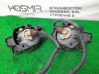 Фара противотуманная TOYOTA VOXY AZR60G 1AZ-FSE 8121042050 2 ракурс