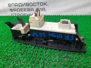 Кнопка стеклоподъемника правая передняя MAZDA RX-8 SE3P 13BMSP F151-68-4L1C 2 ракурс Кнопка стеклоподъемника правая передняя MAZDA RX-8 SE3P 13BMSP F151-68-4L1C 2 ракурс