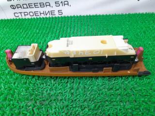 Кнопка стеклоподъемника правая передняя Lexus IS250 GSE20 4GR-FSE 8404053070 3 ракурс