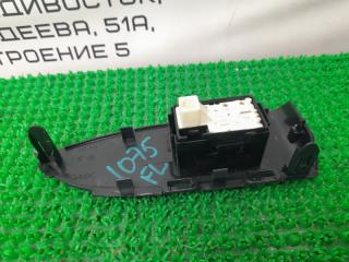 Кнопка стеклоподъемника левая передняя TOYOTA PRIUS ZVW30 2ZR-FXE 84810-33120 2 ракурс