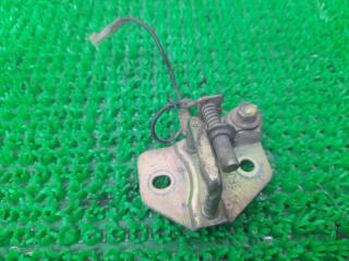 Петля замка багажника TOYOTA CROWN LS130 2L-THE 64620-30070 1 ракурс