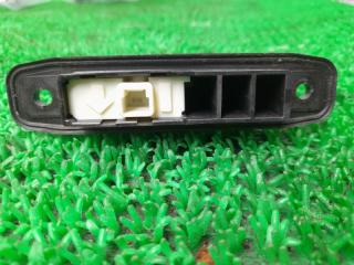 Кнопка открывания багажника TOYOTA PRIUS ZVW30 2ZR-FXE 84840-28030 2 ракурс