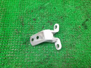 Петля двери верхняя передняя правая PRIUS 2011 ZVW30 2ZR-FXE