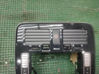 Консоль центральная NISSAN LEAF ZE0 EM61 682603NA1A 5 ракурс