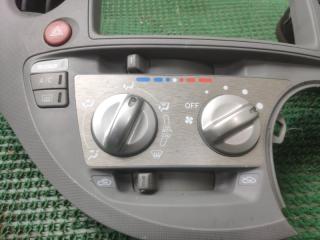 Блок управления климат-контролем TOYOTA Sienta NCP81G 1NZ-FE 55405-52650-B0 2 ракурс