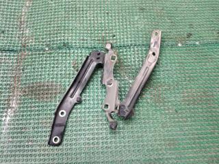 Петля капота Nissan Elgrand MNE51 VQ25DE 65400WL000 2 ракурс