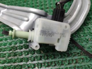 Замок лючка бензобака TOYOTA Avensis ZRT272W 3ZR-FAE 7703005030 2 ракурс