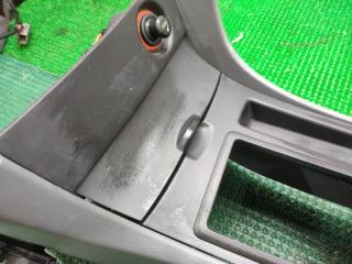 Подлокотник MAZDA AXELA BK5P ZY-VE B32H-64-420J 3 ракурс Подлокотник MAZDA AXELA BK5P ZY-VE B32H-64-420J 3 ракурс