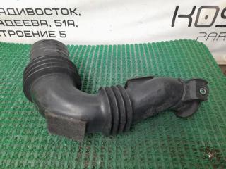 Патрубок воздушного фильтра TOYOTA Sienta NCP81G 1NZ-FE 1775121130 2 ракурс Патрубок воздушного фильтра TOYOTA Sienta NCP81G 1NZ-FE 1775121130 2 ракурс