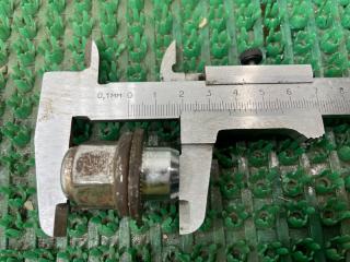 Гайка на колесо TOYOTA Avensis ZRT272W 3ZR-FAE 90942-01033 2 ракурс