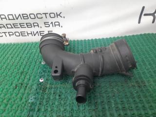 Патрубок воздушного фильтра TOYOTA Aqua NHP10 1NZ-FXE 17881-21130 2 ракурс