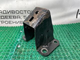 Запчасть крепление подушки двигателя левое NISSAN Vanette 2001