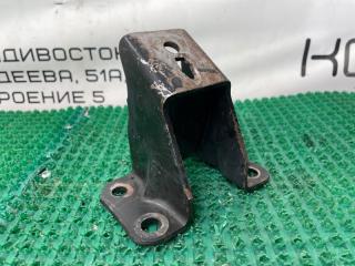 Запчасть крепление подушки двигателя правое NISSAN Vanette 2001