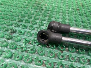 Амортизатор багажника TOYOTA Blade AZE156 2AZ-FE 68950-12510 2 ракурс