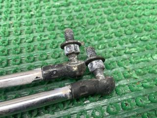 Амортизатор багажника TOYOTA VOXY AZR60G 1AZ-FSE 6895028240 2 ракурс
