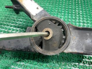 Подушка двигателя задняя TOYOTA VOXY AZR60G 1AZ-FSE 1237128090 2 ракурс