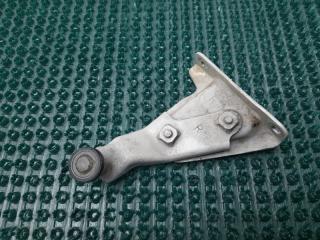 Ролик дверной правый TOYOTA VOXY AZR60G 1AZ-FSE 68310-28050 2 ракурс