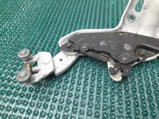 Ролик дверной правый TOYOTA VOXY AZR60G 1AZ-FSE 68310-28050 4 ракурс