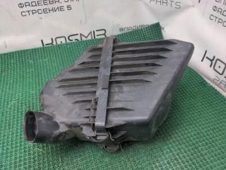 Корпус воздушного фильтра TOYOTA VOXY AZR60G 1AZ-FSE 1770028200 2 ракурс
